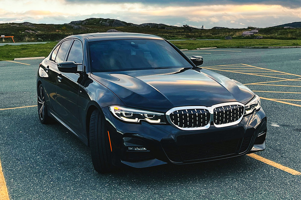 A Glimpse at BMW 330i and 330e’s Unique Features