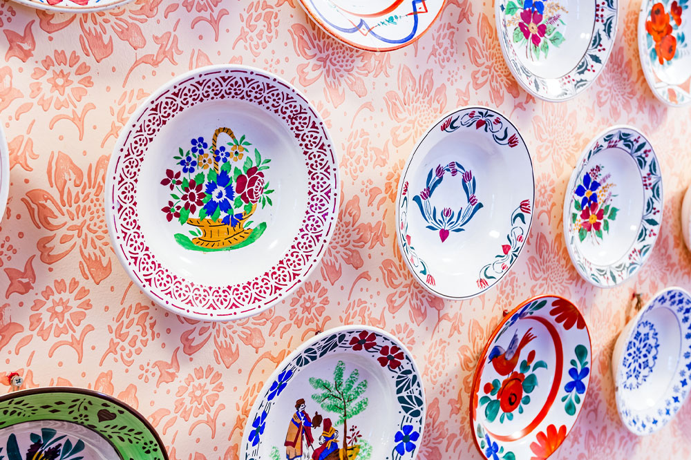 6 Types of Precious Antique Dishes and Their Value